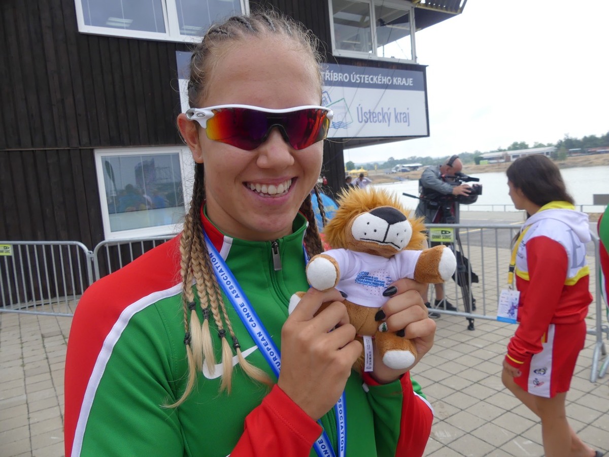 Elismerés Máró Annának és Kis Péternek