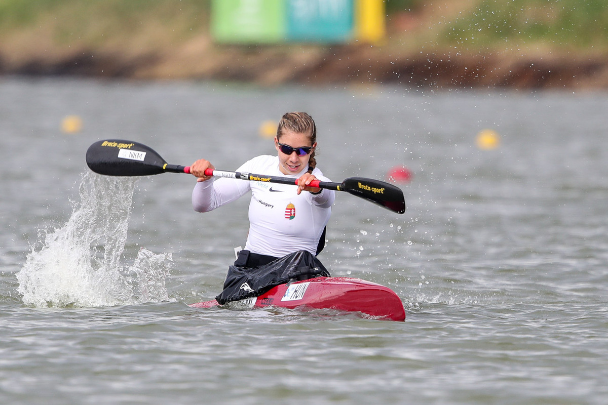 Döntőben a női négyesek