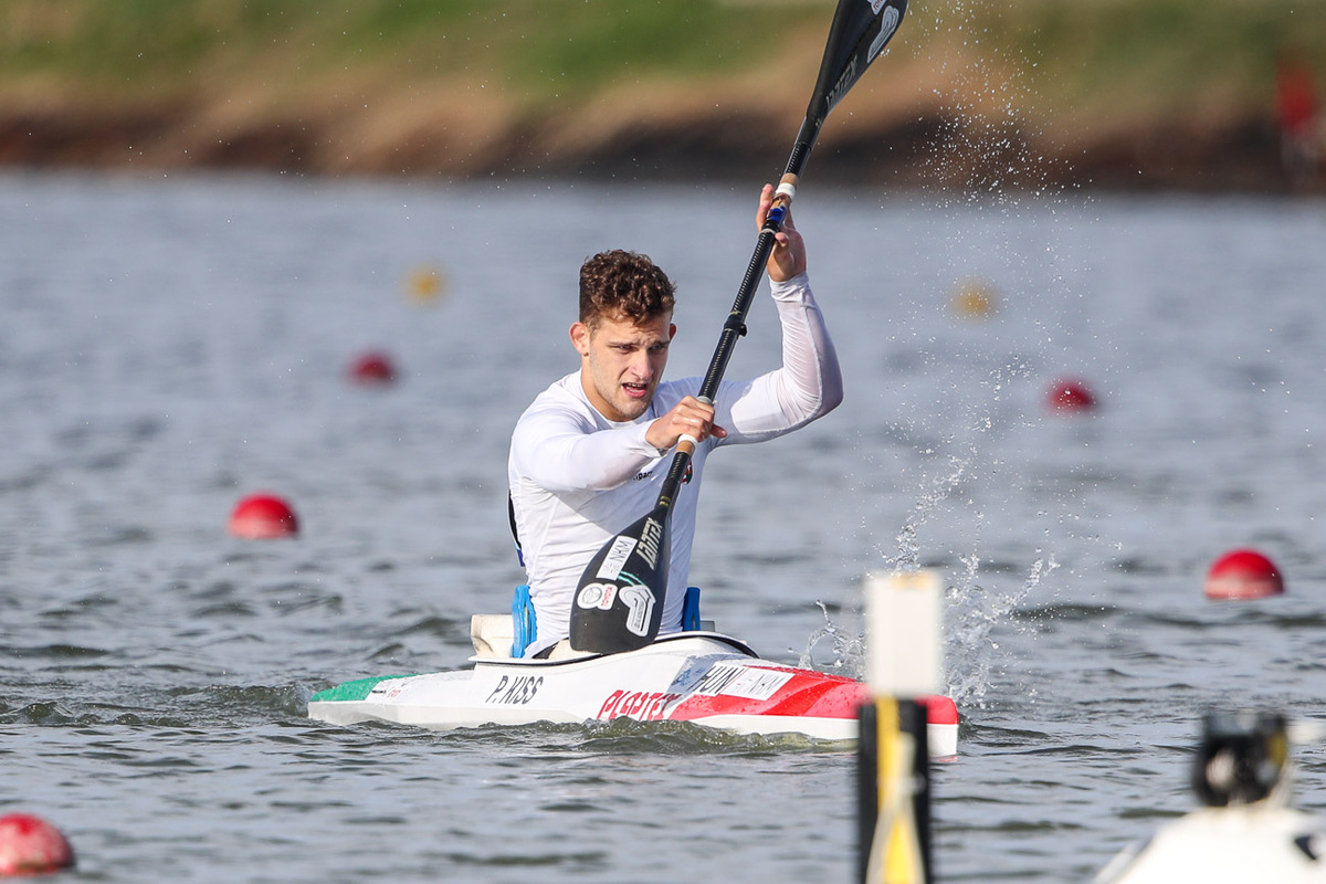 Döntőben a női négyesek