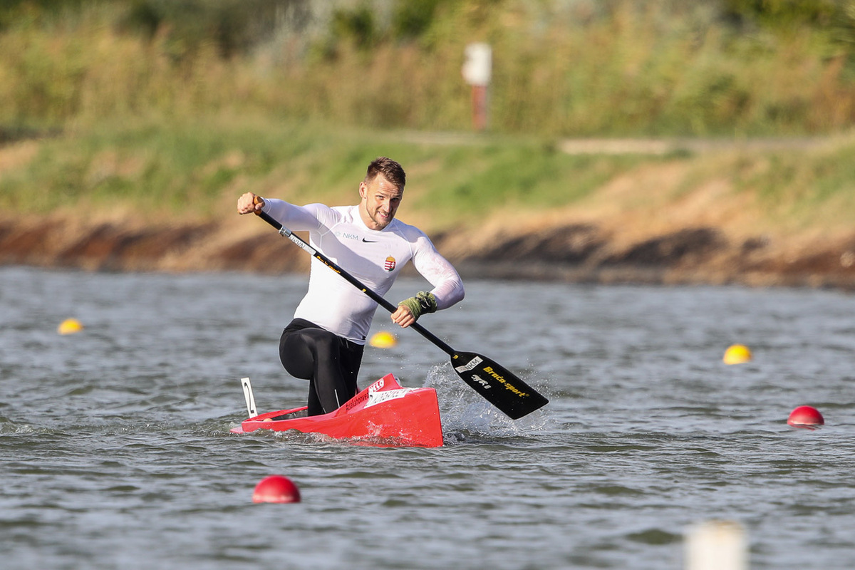 Döntőben a női négyesek