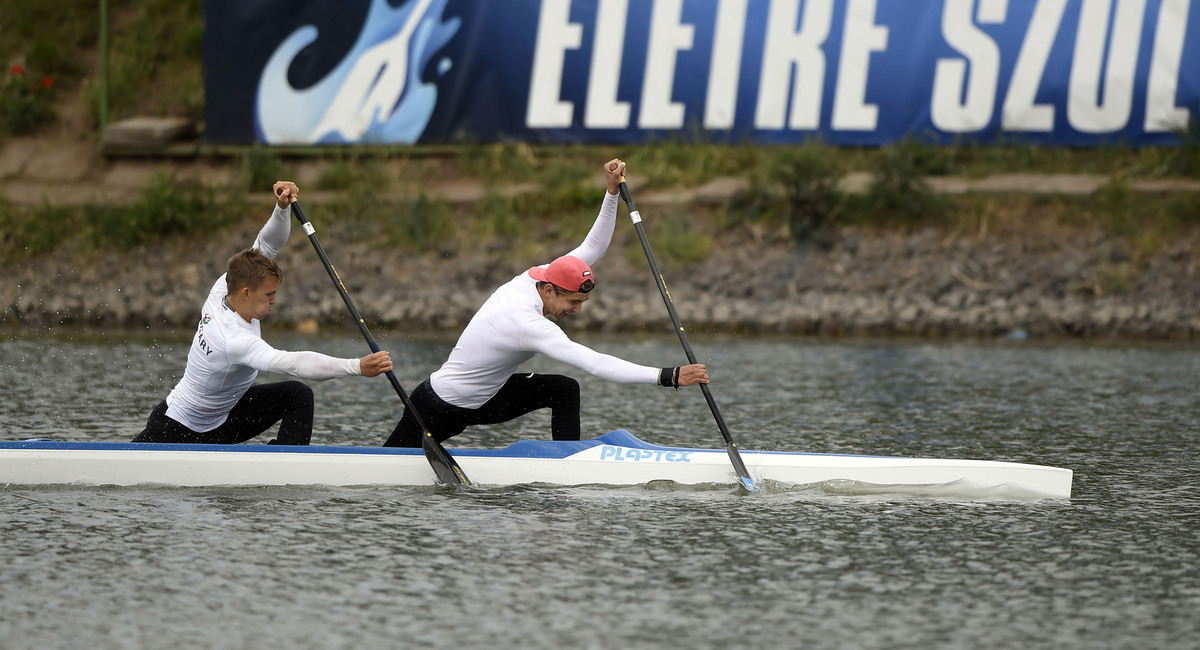 Életük formájában várják a májust