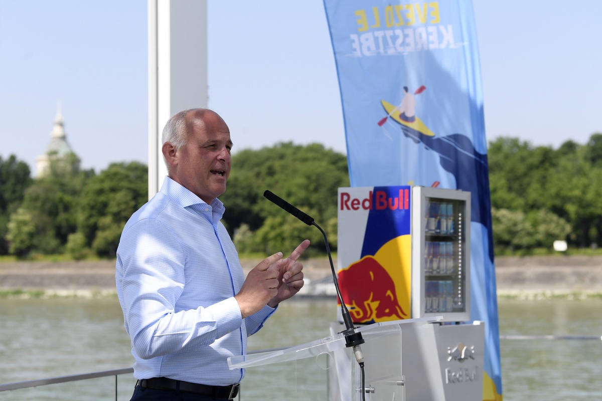 Már csak pár nap az idei Red Bull Balaton-átevezésig