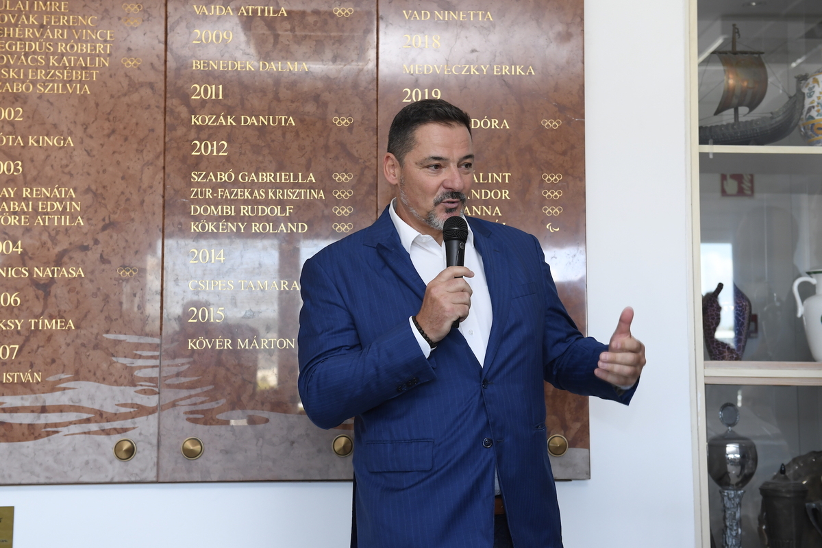 Már 58 név szerepel a márványtáblán