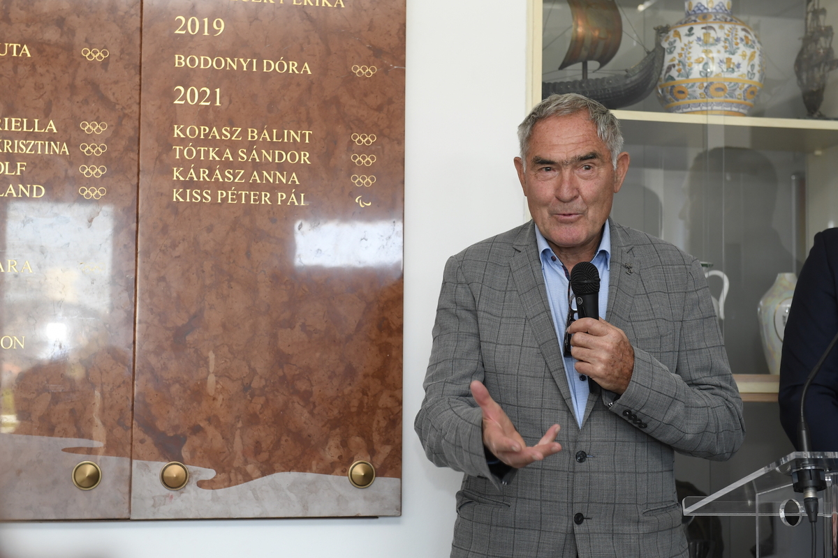 Már 58 név szerepel a márványtáblán