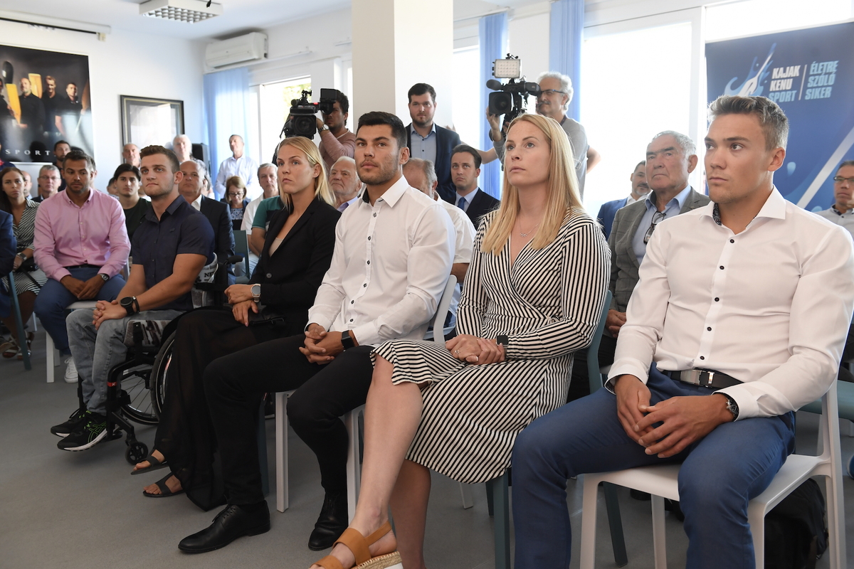 Már 58 név szerepel a márványtáblán