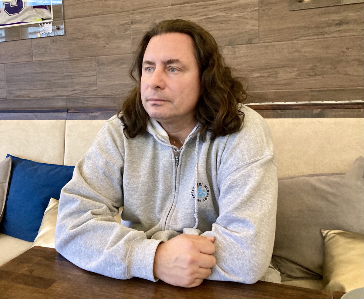 “Nem derogál megtörölni egy orrot, vagy bekötni egy gyerek cipőjét”