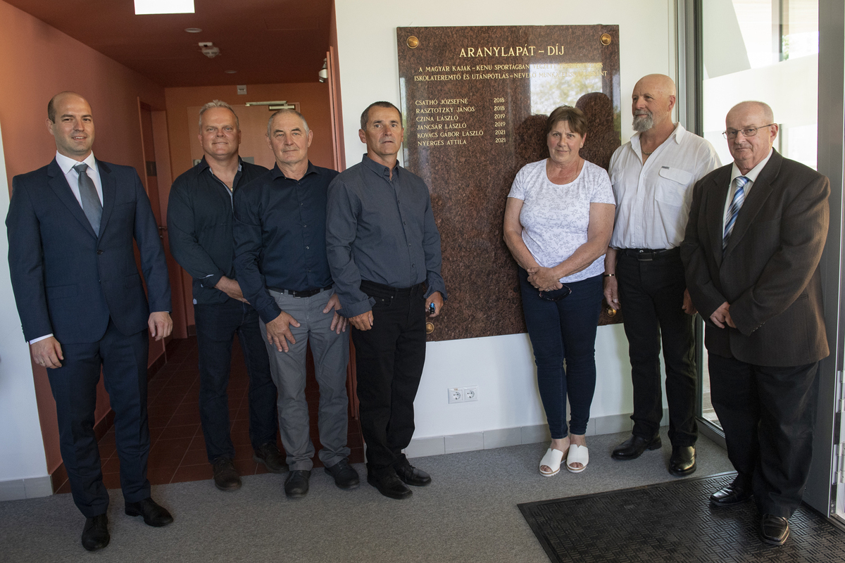 Vajda Vilmosról neveztük el a Kolonics Központ tárgyalóját