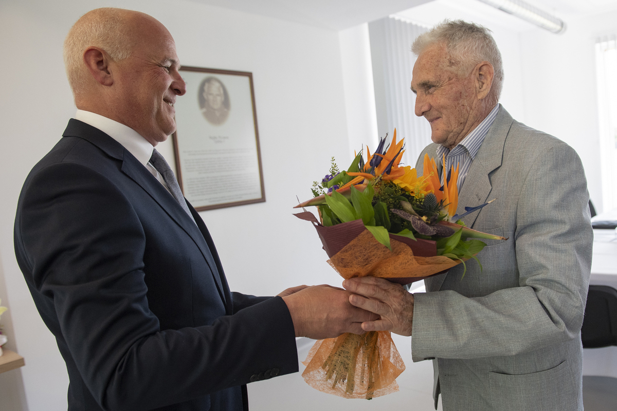 Vajda Vilmosról neveztük el a Kolonics Központ tárgyalóját