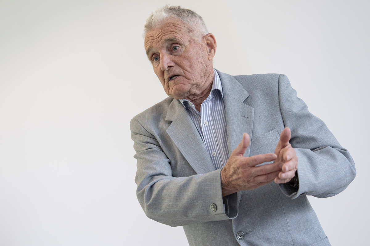 Vajda Vilmosról neveztük el a Kolonics Központ tárgyalóját