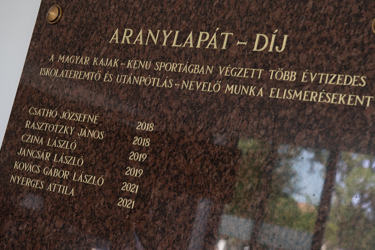 Vajda Vilmosról neveztük el a Kolonics Központ tárgyalóját