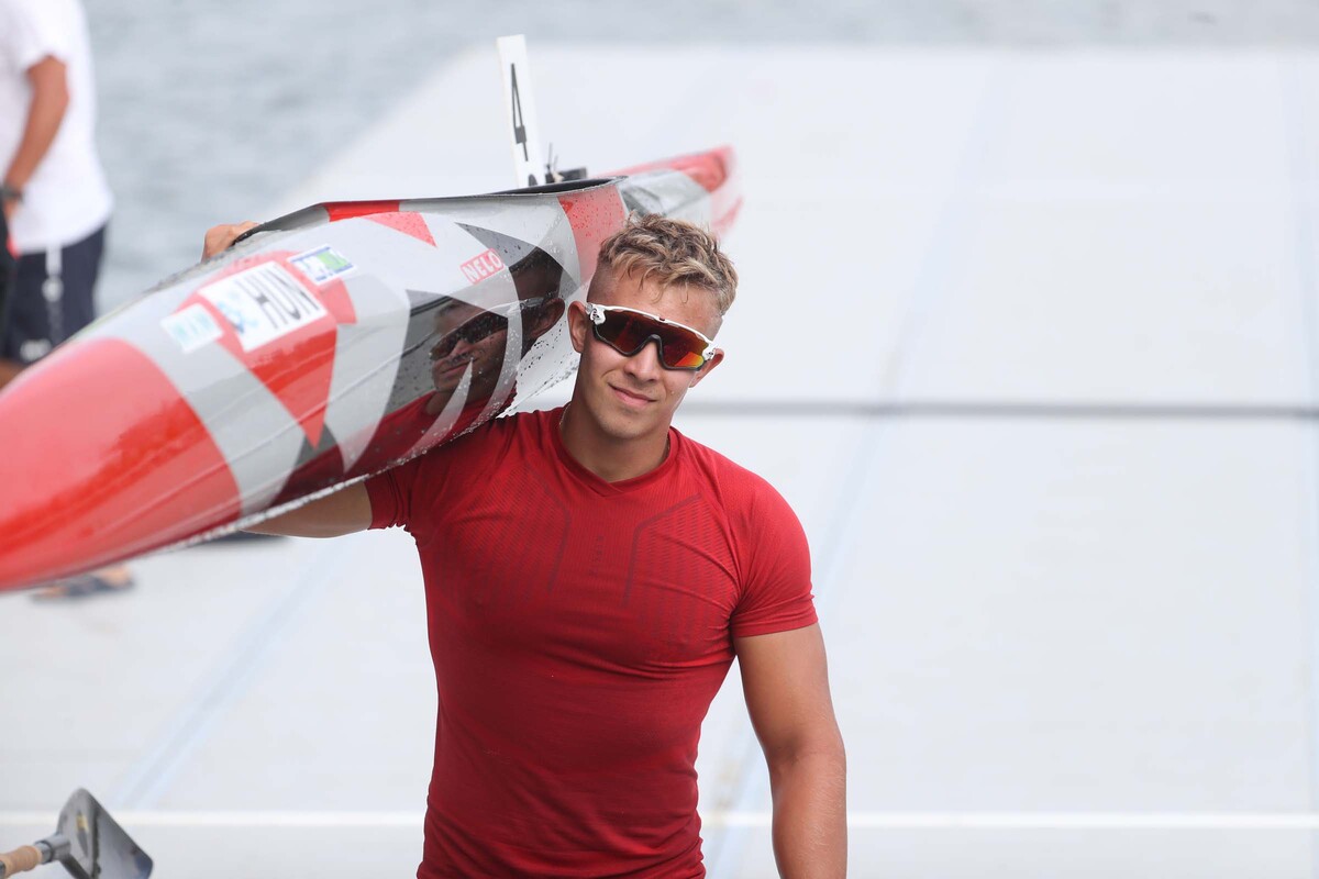 Olimpiai ezüstérmes és felnőtt világbajnok az ifi, U23 vb-csapatban