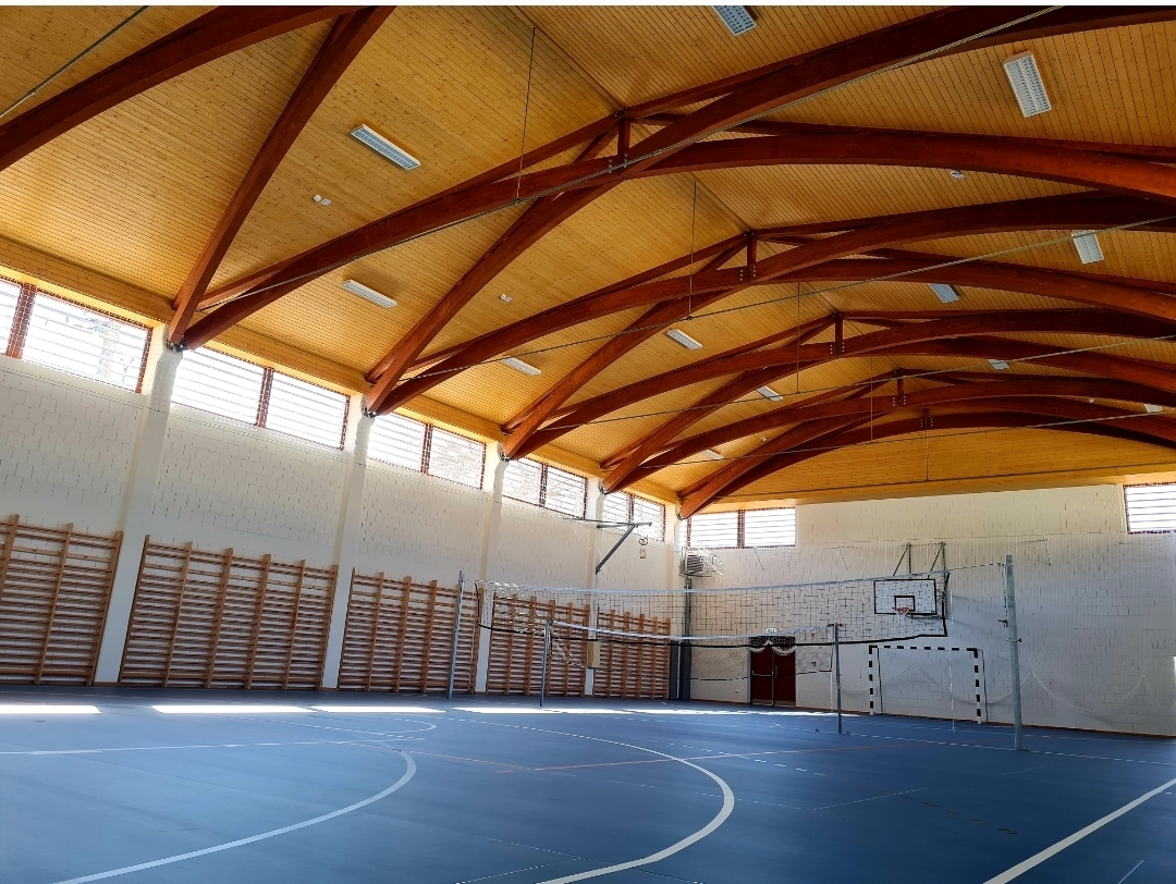 Elhunyt kajakosunkról nevezték el Pilisborosjenő első tornatermét