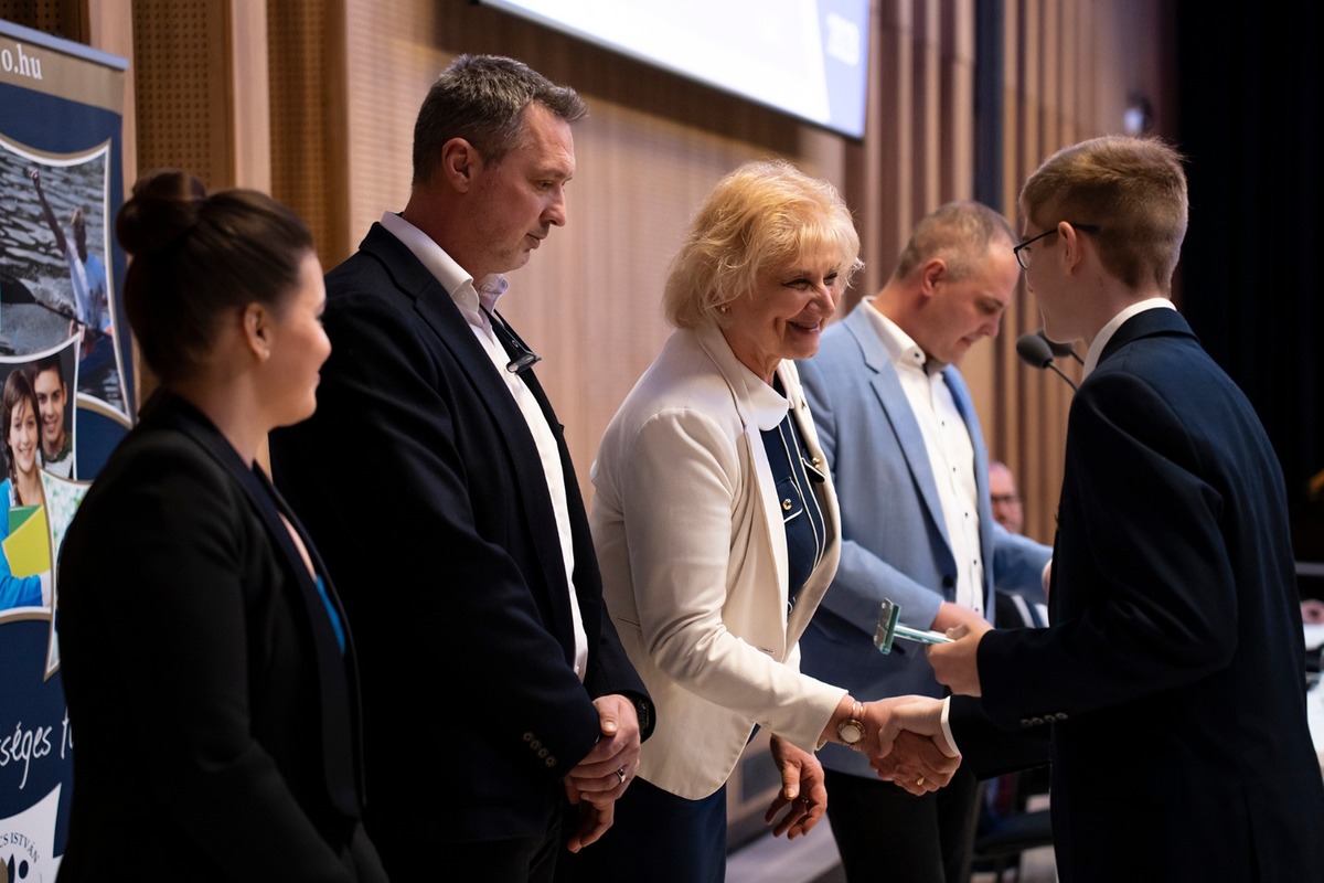 Ismét a tudást, kitartást és az átlagon felüli eredményeket támogatja a KIAJO!