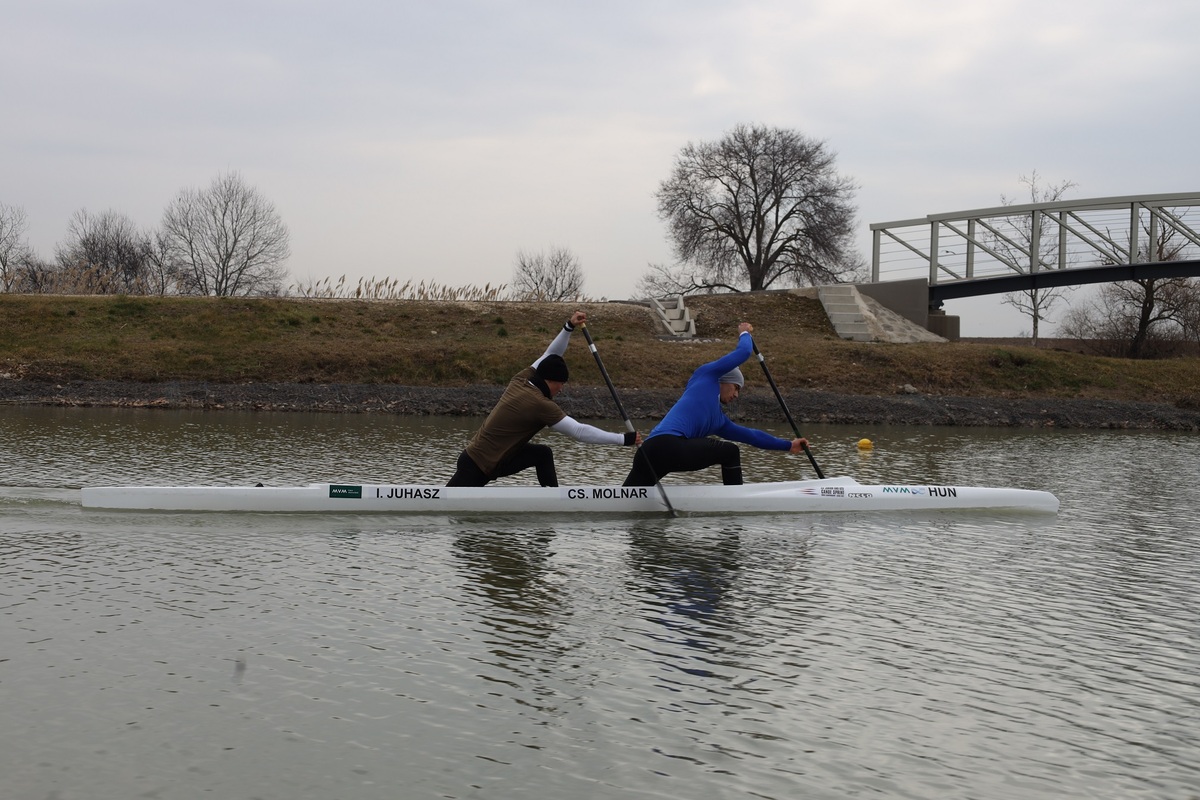 Szegeden készült vízen kenus Los Angeles-keret
