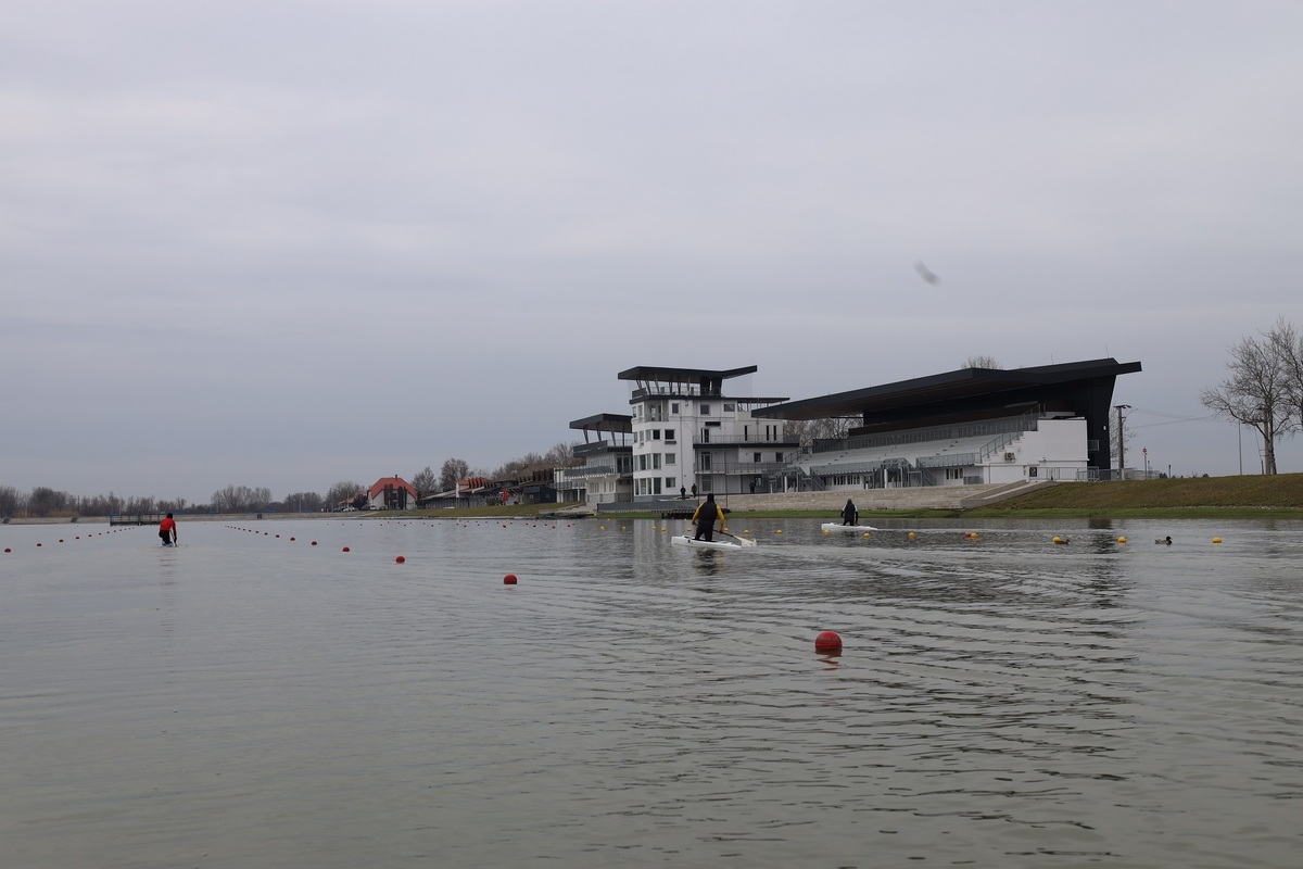 Szegeden készült vízen kenus Los Angeles-keret