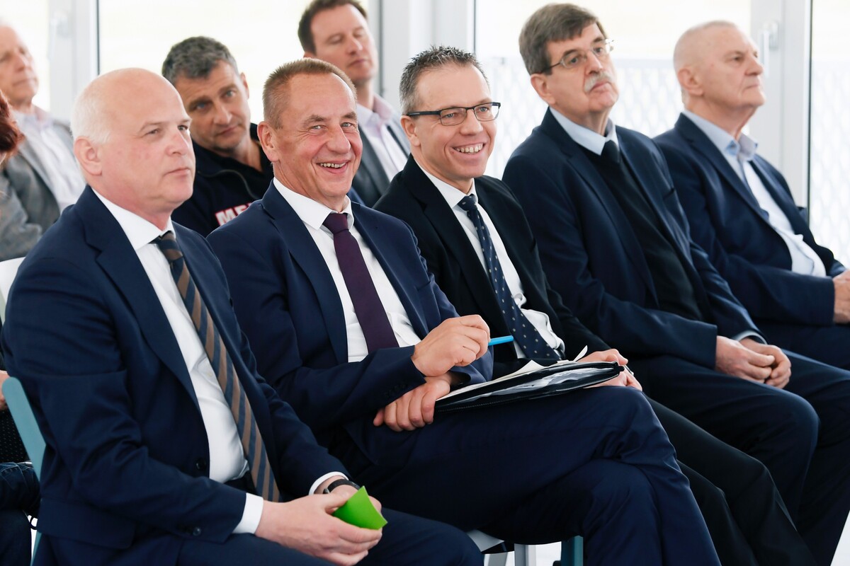 Történelmi beszéd, éves beszámoló, költségvetés és új elnökségi tagok a Közgyűlésen