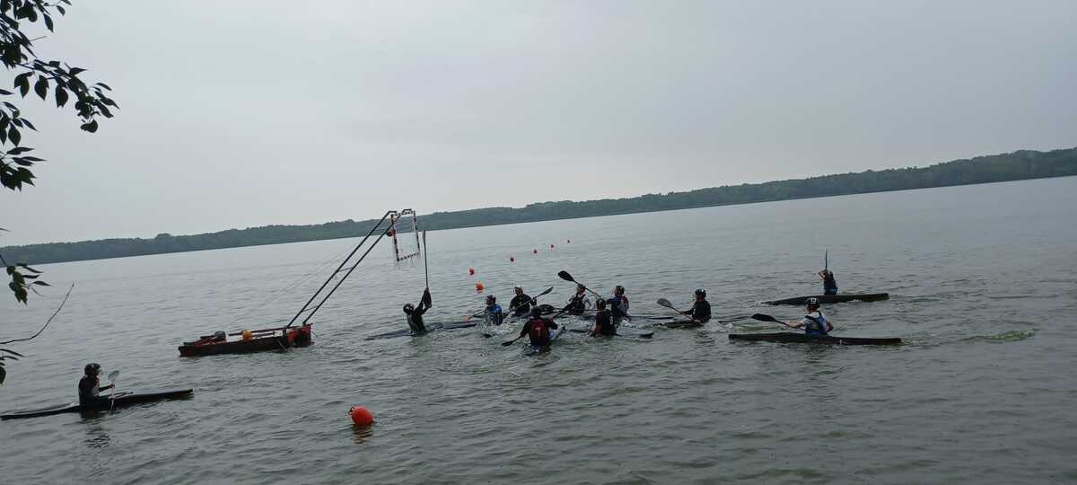 SUP, sárkányhajó és kajakpóló a tatai Öreg-tónál