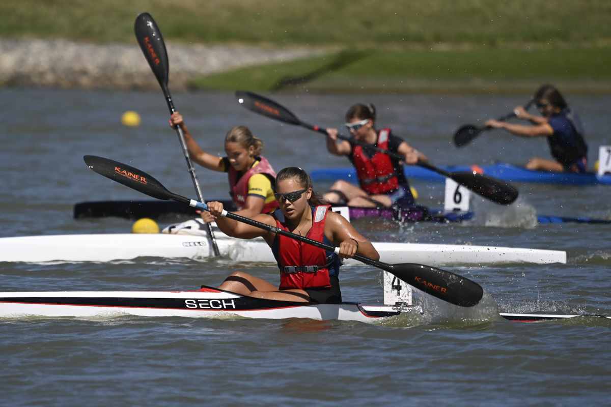Kopasz Bálint az ezer métert is simán behúzta, a kölyök korosztály is vízre szállt