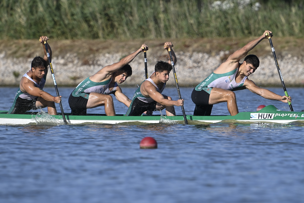 Kopasz Bálint az ezer métert is simán behúzta, a kölyök korosztály is vízre szállt
