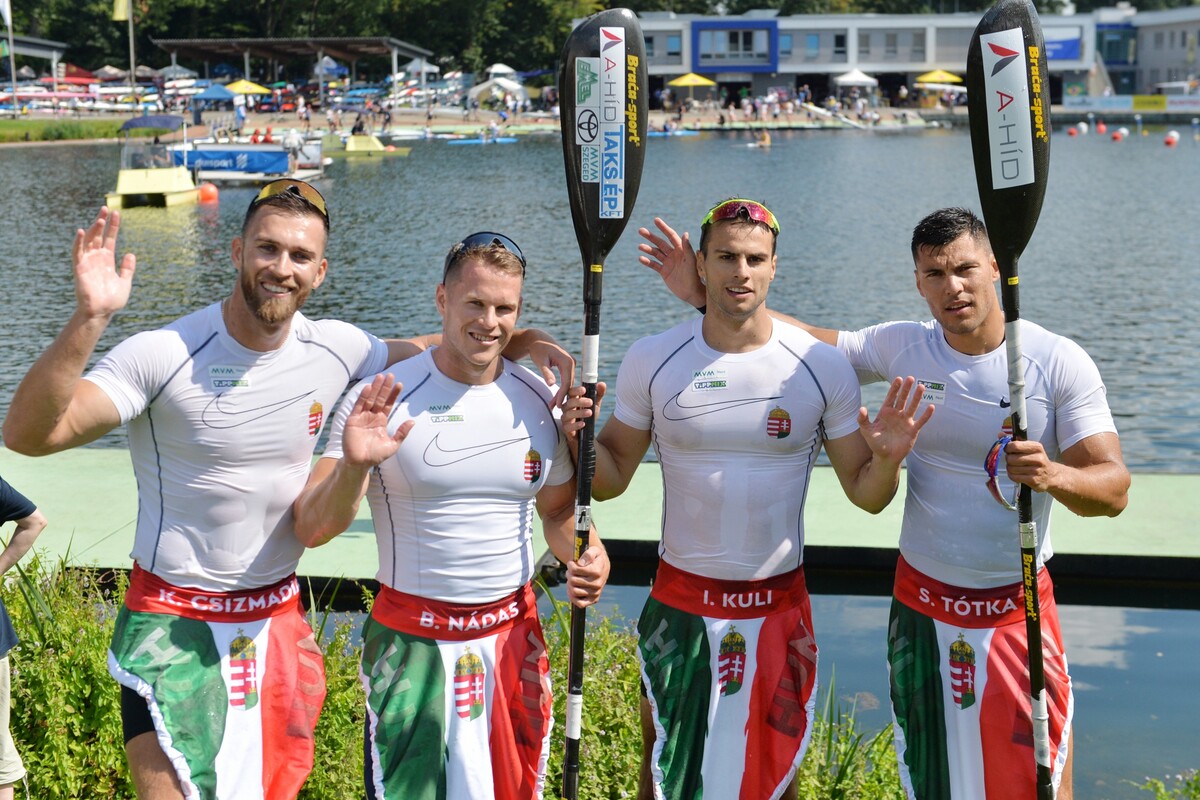 Egy mindenkiért, mindenki egyért