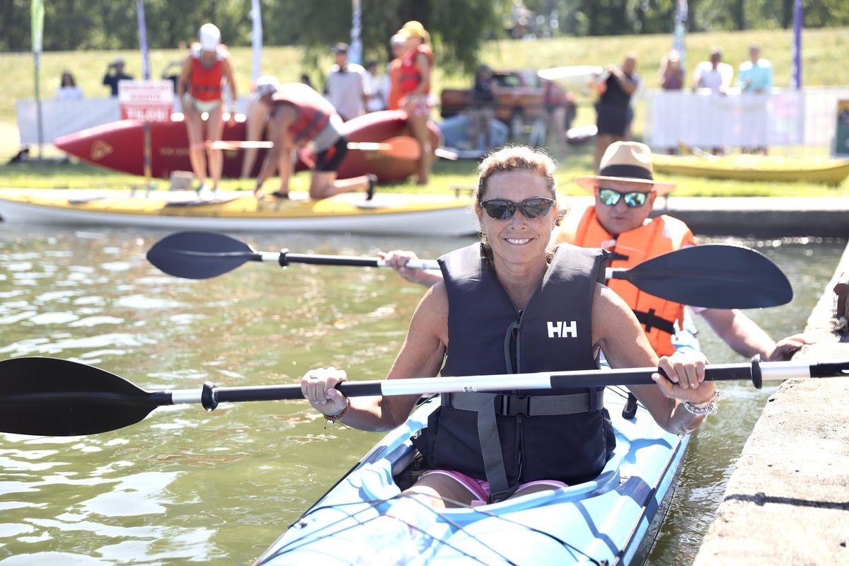 Több, mint hatszázan evezték, vagy úszták át a Tisza-tavat
