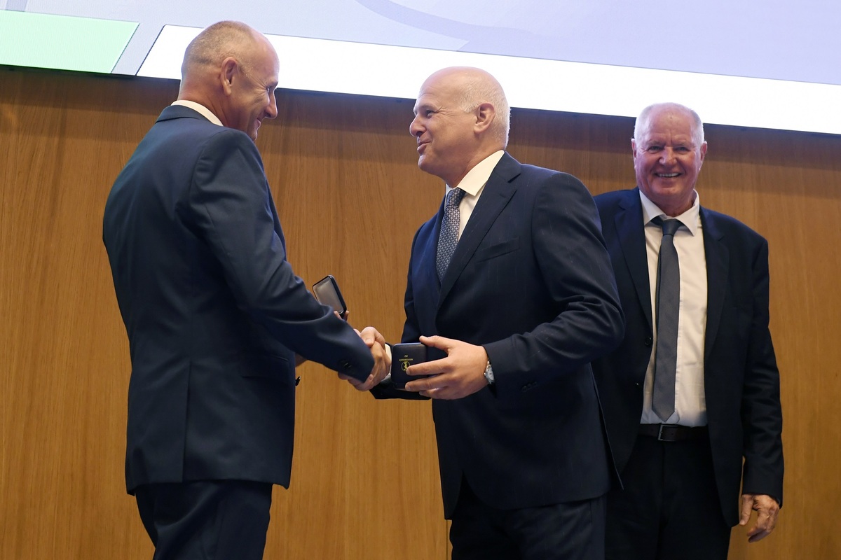 Hivatalosan is Mesteredző lett Hüttner Csaba