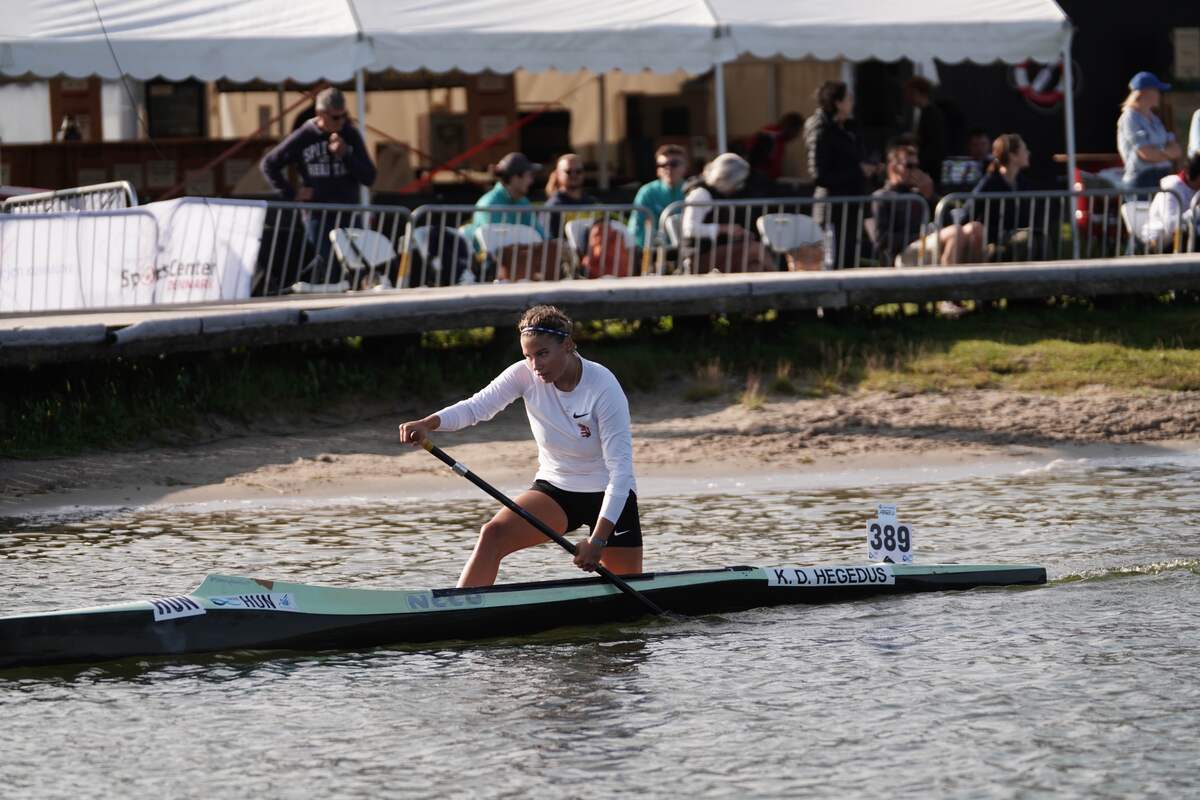 Két-két arany- és bronzérem pénteken a maraton vb-n