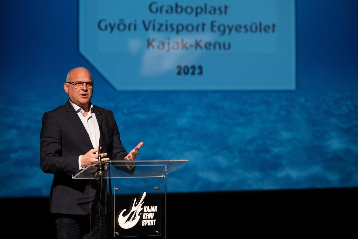 Aranyhajóval búcsúzott a maratoni kajakozás királynője